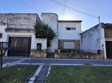 Casa · 215m² · 6 Ambientes · 1 Cochera · Casa en Ventas en José León Suarez