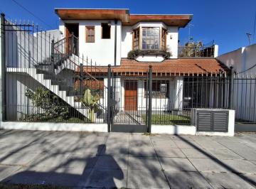 Casa · 76m² · 4 Ambientes · Oficina, Centro de Estudios, Consultorios o Salón de Estética en Alquiler en José León Suárez