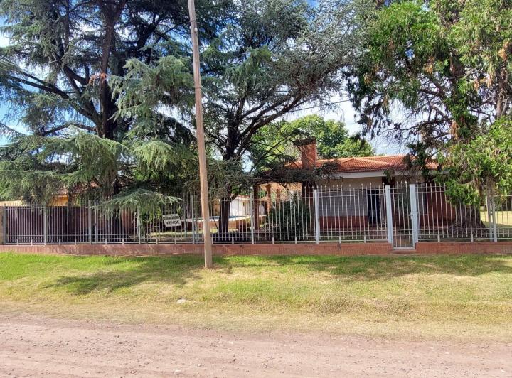 Casa · 250m² · 3 Ambientes · 1 Cochera