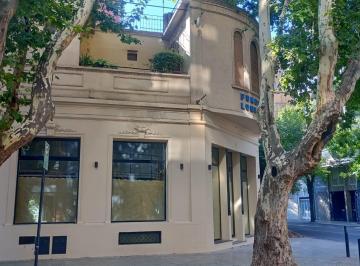 Local comercial · 140m² · 4 Ambientes · En Venta - Local Comercial Reciclado a Nuevo - Barrio Lourdes
