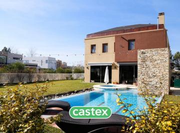 Casa · 350m² · 4 Dormitorios · Casa en Venta en Terralagos, Canning