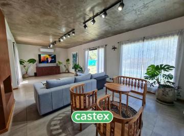 Casa · 251m² · 4 Dormitorios · 2 Cocheras · Casa en Venta en Canning, Terralagos