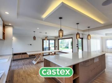 Casa · 351m² · 6 Ambientes · Casa en Venta en Terralagos, Canning