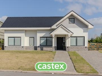 Casa · 192m² · 5 Ambientes · Casa en Venta en Terralagos, Canning