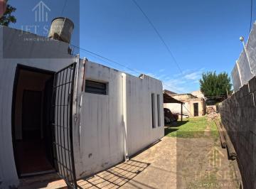 Casa · 41m² · 3 Ambientes · 2 Cocheras · Casa en Venta en Barrio Colón – Excelente Ubicación y Gran Potencial