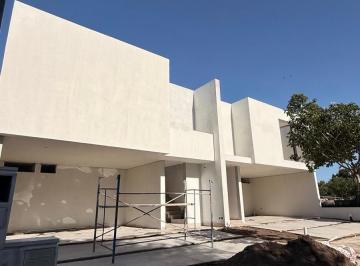 Casa · 200m² · 5 Ambientes · 2 Cocheras · Espectacular y Amplio Duplex Premium a La Venta en La Luisita.