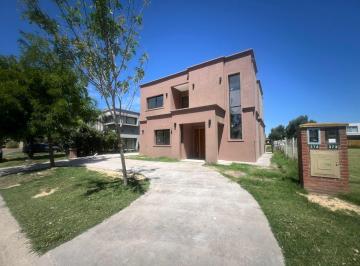 Casa · 500m² · 5 Ambientes · Venta Casa 5 Ambientes con Pileta - Barrio Santo Tomás