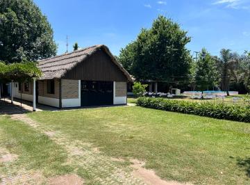 Quinta vacacional · 440m² · 6 Ambientes · 11 Cocheras · Venta Casaquinta en Sourigues - Berazategui