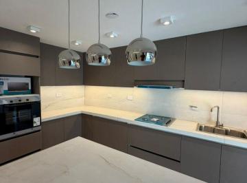 Casa de 8 ambientes, Godoy Cruz · Casa Remodelada Gc. / Solo Efectivo