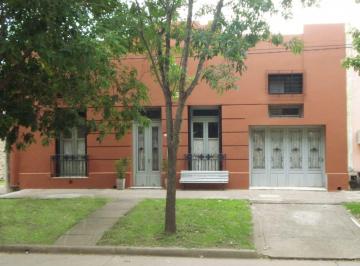 Casa de 6 ambientes, Armstrong · Casa Reciclada en 2 Plantas Frente a Plaza San Martín – Armstrong