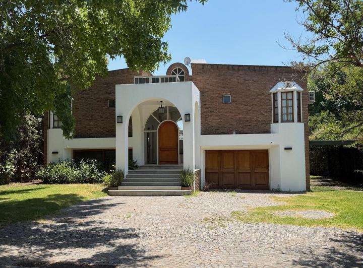 Casa · 360m² · 7 Ambientes · 2 Cocheras