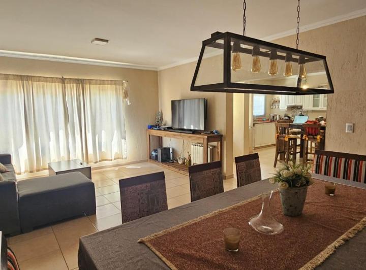 Casa · 250m² · 6 Ambientes