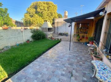 Casa · 106m² · 4 Ambientes · 1 Cochera · Casa 3 Dorm. con Cochera - Córdoba 700 - Pérez | Venta