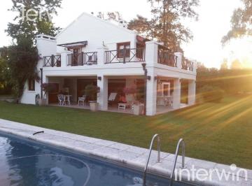 Casa · 225m² · 4 Ambientes · Casa en Venta - 4 Ambientes - Jardín - Pileta - Pilar - Larena Country Club
