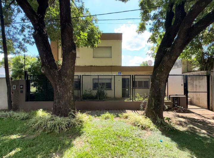 Casa · 140m² · 8 Ambientes