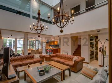 Casa · 400m² · 5 Ambientes · 2 Cocheras · Casa en Venta en La Plata - 3/4 Dorm., Escritorio Quincho y Pileta