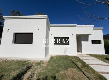 Casa · 121m² · 4 Ambientes · 2 Cocheras · Casa Venta 3 Dorm. Barrio Santa Lucia Lote de 496 m² Pilar del Este