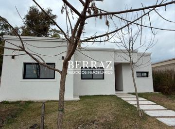 Casa · 121m² · 4 Ambientes · 2 Cocheras · Casa Venta 3 Dorm. Barrio Santa Lucia Lote de 496 m² Pilar del Este
