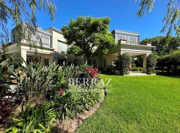 Casa · 387m² · 7 Ambientes · 2 Cocheras · Casa Alquiler Anual a La Laguna 7 Ambientes en San Isidro Labrador Lote de 1922 m²