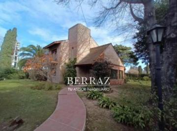 Casa · 160m² · 5 Ambientes · 1 Cochera · Casa Venta 5 Ambientes en de Vicenzo Chico Lote de 1200 m²