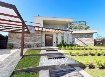 Casa · 286m² · 5 Ambientes · 2 Cocheras · Casa Venta 5 Ambientes en Haras Santa María El Atardecer Escobar Lote de 961,30 m²
