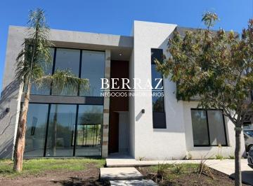 Casa · 180m² · 5 Ambientes · 2 Cocheras · Casa Venta 3 Dorm. Barrio Santa Elena Lote de 580 m² Pilar del Este