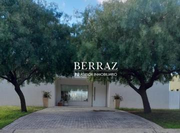 Casa · 158m² · 3 Ambientes · 4 Cocheras · Casa Venta 2 Dorm. Barrio San Sebastian Area 1 Lote de 820 m² Escobar