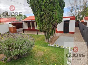 Casa · 130m² · 4 Ambientes · 2 Cocheras · Venta Casa Villa El Chocón, Barrio 2