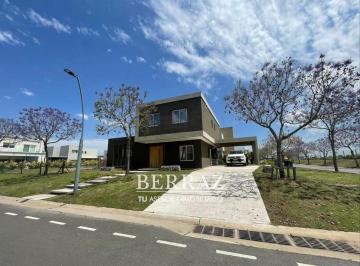 Casa · 210m² · 4 Ambientes · 4 Cocheras · Casa Venta 6 Ambientes en Puertos Barrio Vistas Escobar Lote de 630,66 m²