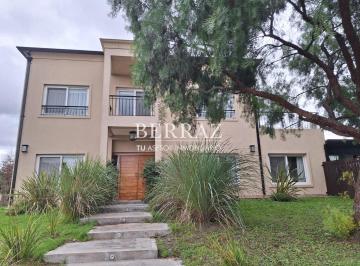Casa · 282m² · 6 Ambientes · 1 Cochera · Casa Venta 6 Ambientes en Santa Guadalupe Pilar del Este Lote de 617
