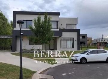 Casa · 206m² · 5 Ambientes · 1 Cochera · Casa Venta 5 Ambientes en Lagoon Pilar Lote de 559 m²