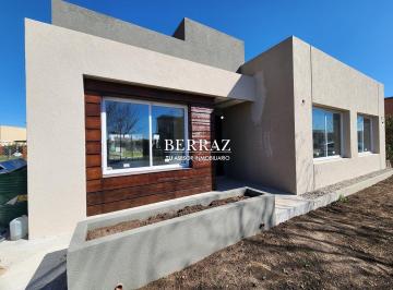 Casa · 120m² · 4 Ambientes · 1 Cochera · Casa Venta 4 Amb San Ramón Pilar del Este Lote 500 m²