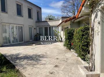 Casa · 250m² · 5 Ambientes · 2 Cocheras · Casa Venta 5 Ambientes Tortugas Country Club Lote 946 m² Pilar