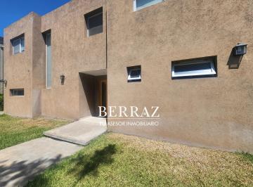 Casa · 206m² · 5 Ambientes · 2 Cocheras · Casa Venta 4 Dorm. Barrio Santa Guadalupe Lote de 659 m² Pilar del Este