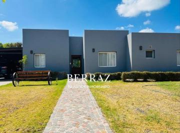 Casa · 145m² · 5 Ambientes · 2 Cocheras · Casa Venta 4 Dorm. Barrio San Francisco Lote de 800 m² Villanueva Tigre