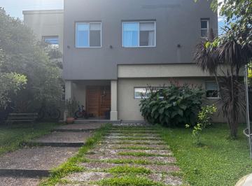 Casa · 189m² · 5 Ambientes · Casa en Alquiler Temporario