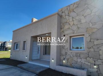 Casa · 121m² · 4 Ambientes · 2 Cocheras · Casa Venta con Pileta 3 Dorm. Barrio Santa Sofía Lote de 615 m² Pilar del Este