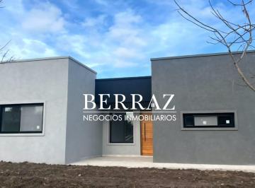 Casa · 122m² · 4 Ambientes · 2 Cocheras · Casa Venta 3 Dorm. Barrio Santa Sofía Lote de 508 m² Pilar del Este