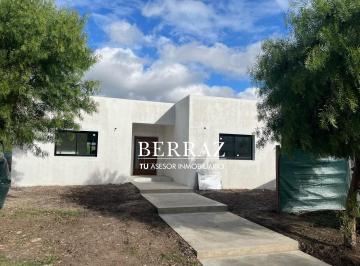 Casa · 140m² · 4 Ambientes · 2 Cocheras · Casa Venta 3 Dorm. Barrio San Ramón Lote de 500 m² Pilar del Este