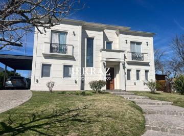Casa · 185m² · 6 Ambientes · 2 Cocheras · Casa Venta 4 Dorm. Barrio Santa Guadalupe Lote de 735 m² Pilar del Este