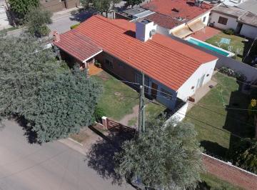 Casa · 202m² · 7 Ambientes · 2 Cocheras · Venta |casa en Viracocha Casi Recta Martinolli de 4 Dorm. | Appto Credito
