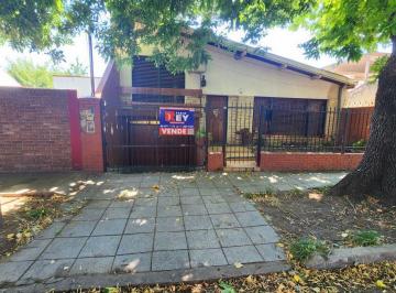 Casa de 4 ambientes, Lomas de Zamora · Chalet en Venta en Muy Buena Ubicación en Turdera (Retasada!)