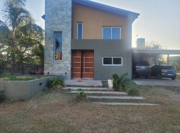Casa · 220m² · 3 Dormitorios · 3 Cocheras · Venta Casa Moderna en Country Valle del Golf – Malagueño