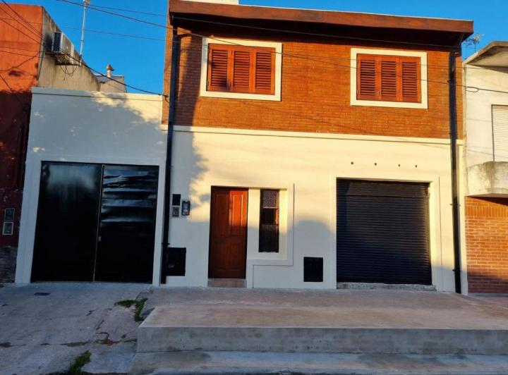 Casa · 300m² · 5 Ambientes · 1 Cochera