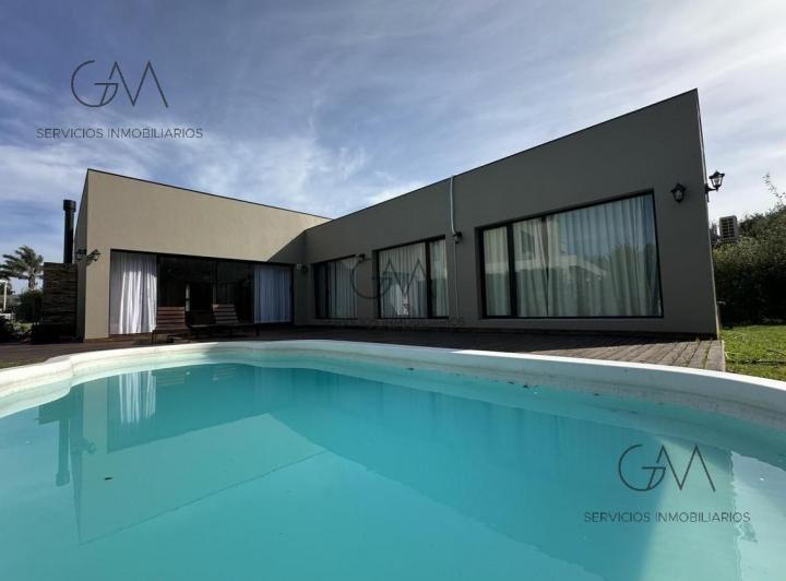 Casa · 200m² · 4 Ambientes · 2 Cocheras