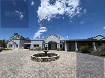 Casa · 700m² · 8 Ambientes · 1 Cochera · Casa Tipo Chacra en Venta 8 Ambientes Barrio Santa Matilde Luján