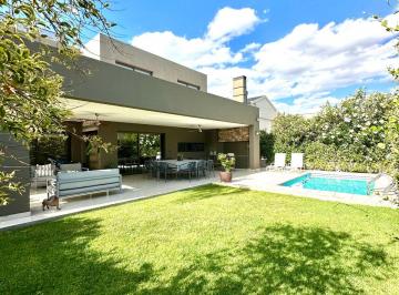 Casa de 6 ambientes Venta USD 480.000 · Casa en Venta en Dalvian