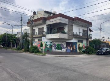 PH · 257m² · 5 Ambientes · 4 Cocheras · Amplia Vicienda en Esquina 4 Ambientes y Garage Varios Autos