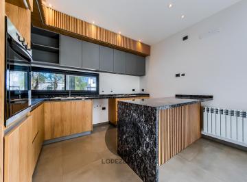 Casa · 185m² · 3 Ambientes · 2 Cocheras · Venta - 2 Dorm. con Lugar Para Escritorio - Divina!
