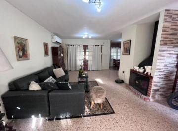 Casa · 220m² · 4 Ambientes · 2 Cocheras · Venta de Casa 3 Dorm., City Bell, La Plata